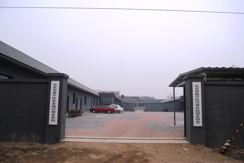 �����͜ؿ՚�Դ��ã��՚���������{(di��o)��1200ƽ�ײ�ů���乤��֮�����в�ƽ�^(q��)ˮ�YԴ���d��ˮ����������վ