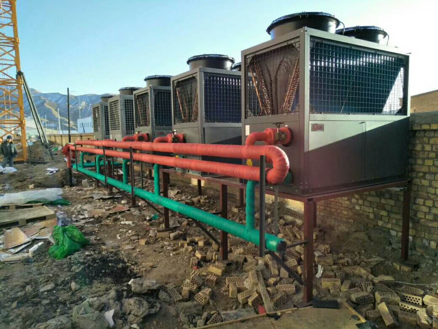 新疆京魚兒酒店5臺(tái)超低溫空氣源熱泵供暖機(jī)組 新疆京魚兒酒店5臺(tái)超低溫空氣源熱泵供暖機(jī)組